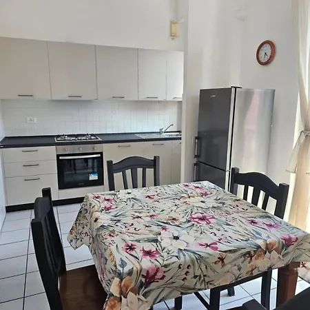 Michelle With Private Parking Lejlighed La Spezia