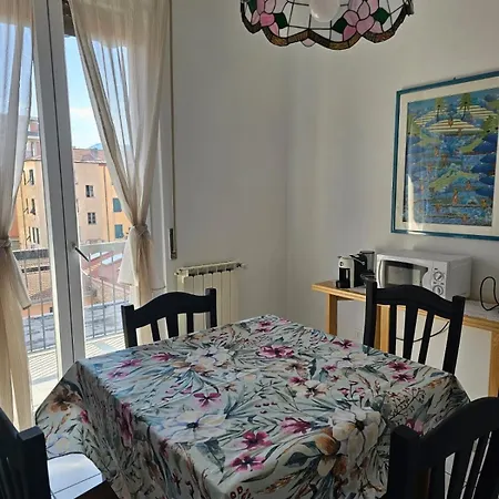 Michelle With Private Parking Lejlighed *