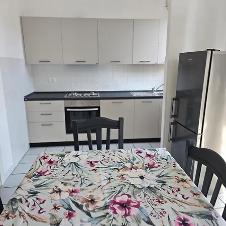 Michelle With Private Parking * La Spezia