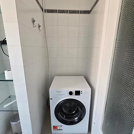 Michelle With Private Parking Lejlighed