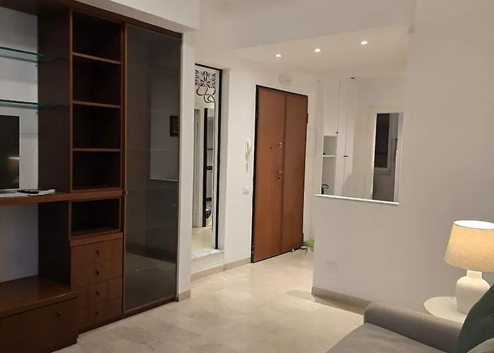 Апартаменты Michelle With Private Parking