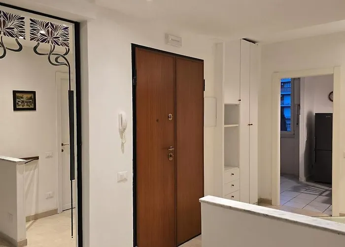 Michelle With Private Parking Apartment