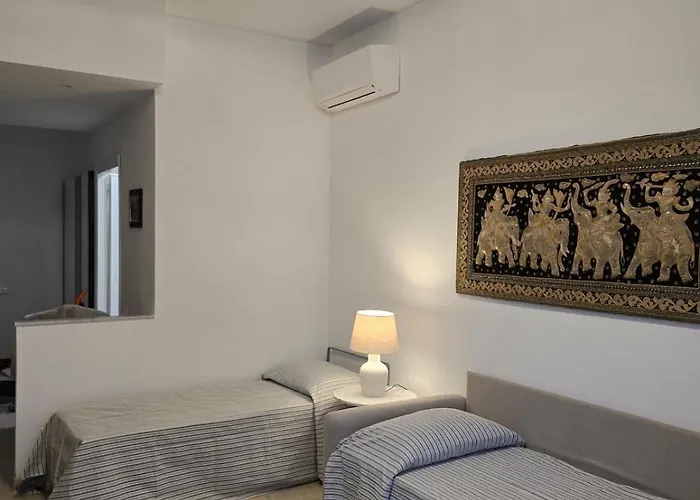 Michelle With Private Parking La Spezia